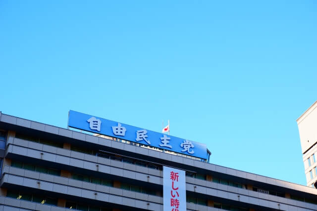 終戦記念日なのに…自民党総裁選のニュース一色に青木氏チクリ。青木「8月15日。終戦記念日の朝刊。全紙ですよ？首相退陣が一面トップ」